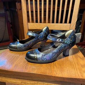 Socofy Floral Embossed Heels - Size 39